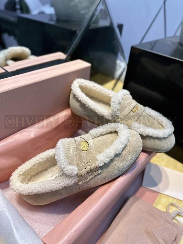 미우미우 시어링 스웨이드 로퍼