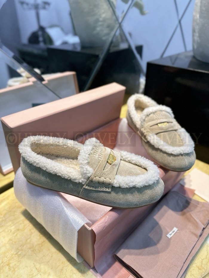 미우미우 시어링 스웨이드 로퍼