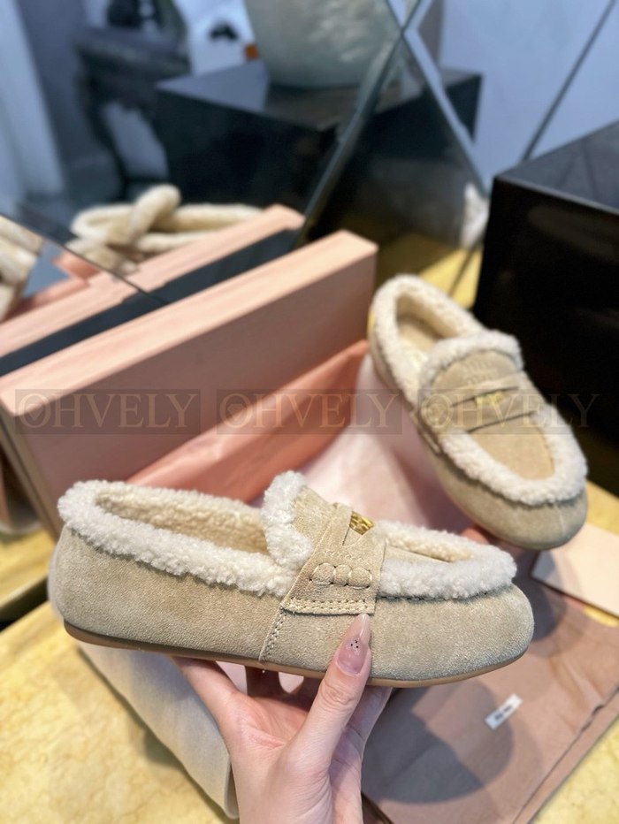 미우미우 시어링 스웨이드 로퍼