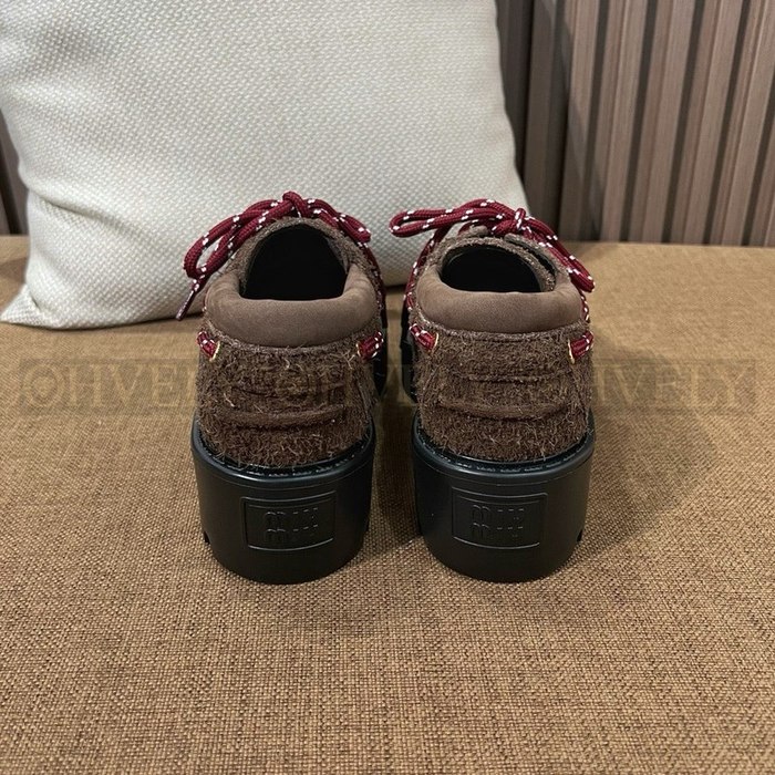 미우미우 스웨이드 레이스업 로퍼