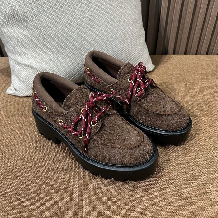 미우미우 스웨이드 레이스업 로퍼