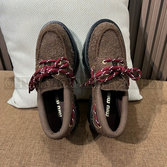 미우미우 스웨이드 레이스업 로퍼