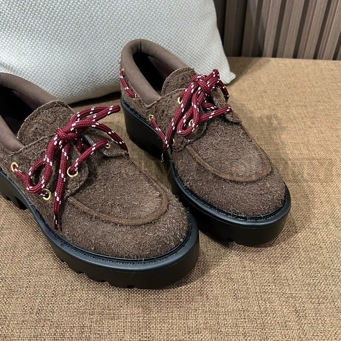 미우미우 스웨이드 레이스업 로퍼