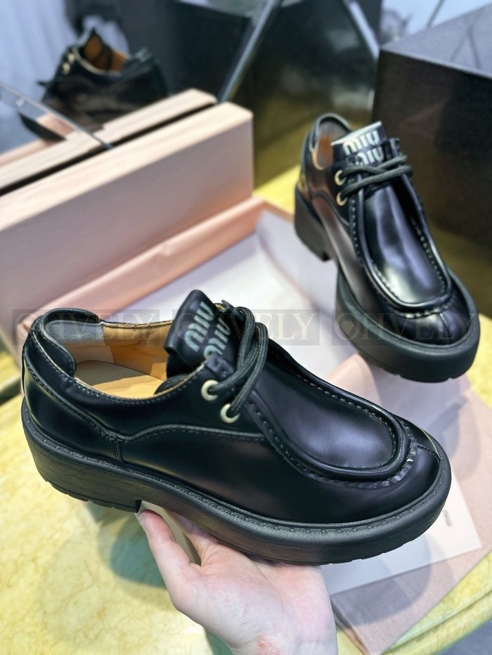 미우미우 가죽 레이스업 슈즈