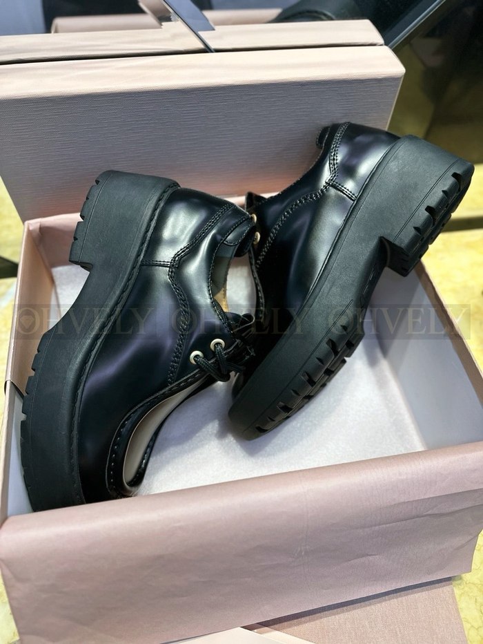 미우미우 가죽 레이스업 슈즈