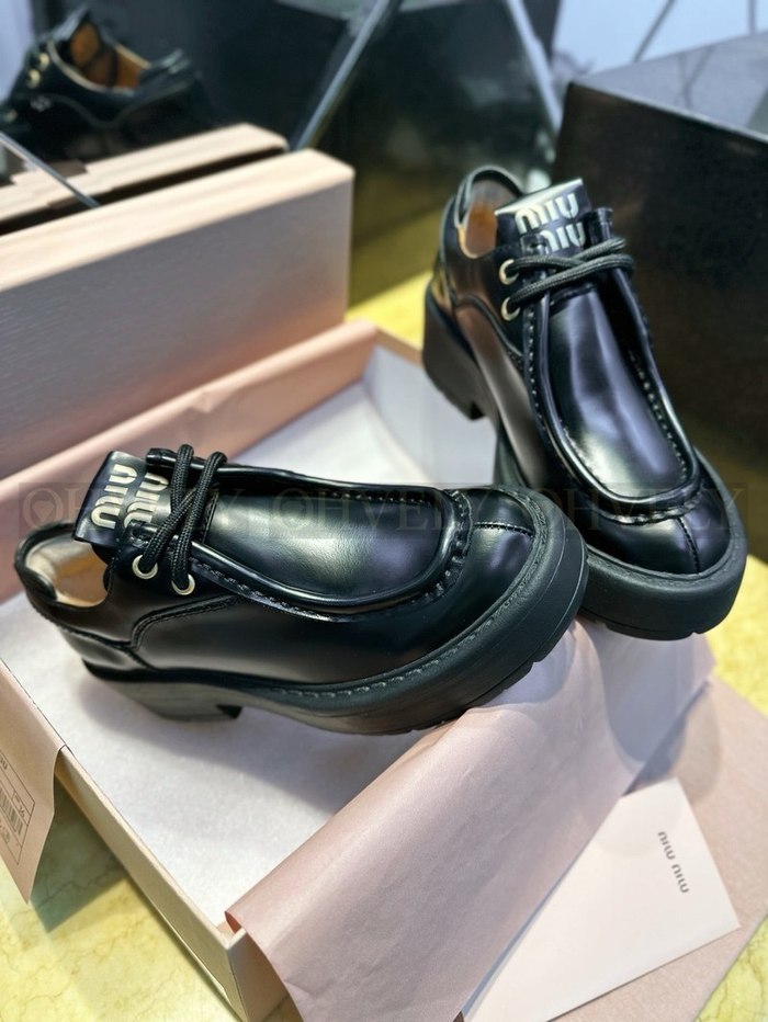 미우미우 가죽 레이스업 슈즈