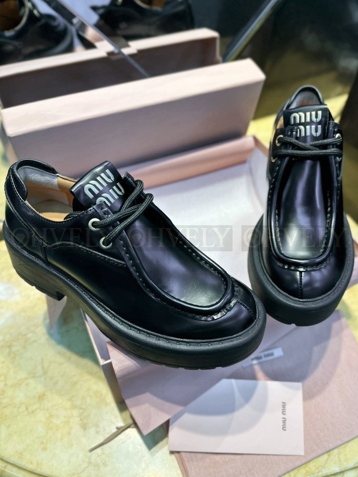 미우미우 가죽 레이스업 슈즈
