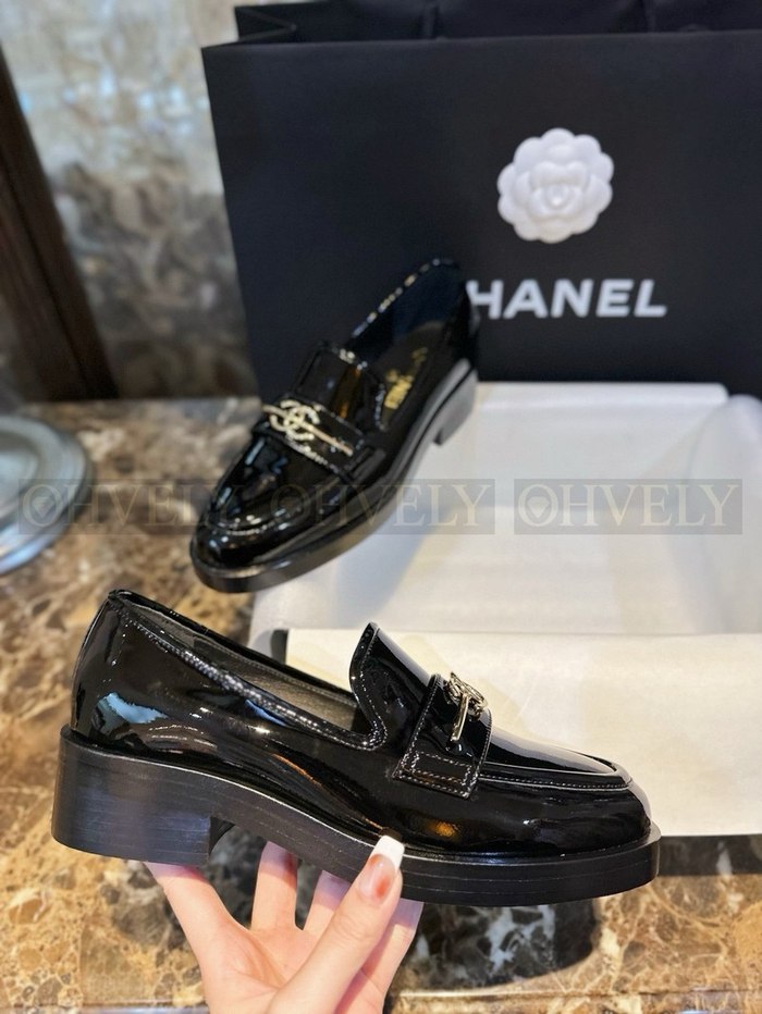 샤넬 CC 로고 페이던트 로퍼