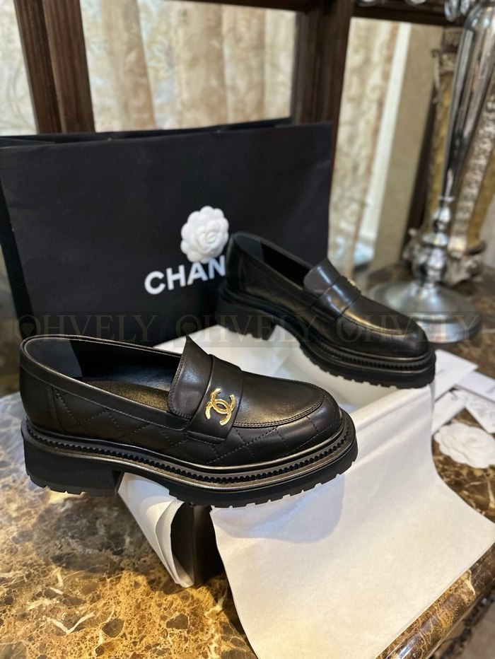 샤넬 CC 로고 퀄팅 모카신