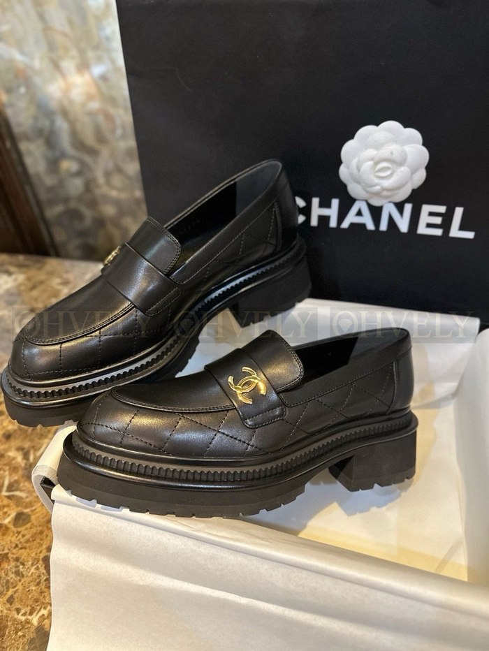 샤넬 CC 로고 퀄팅 모카신
