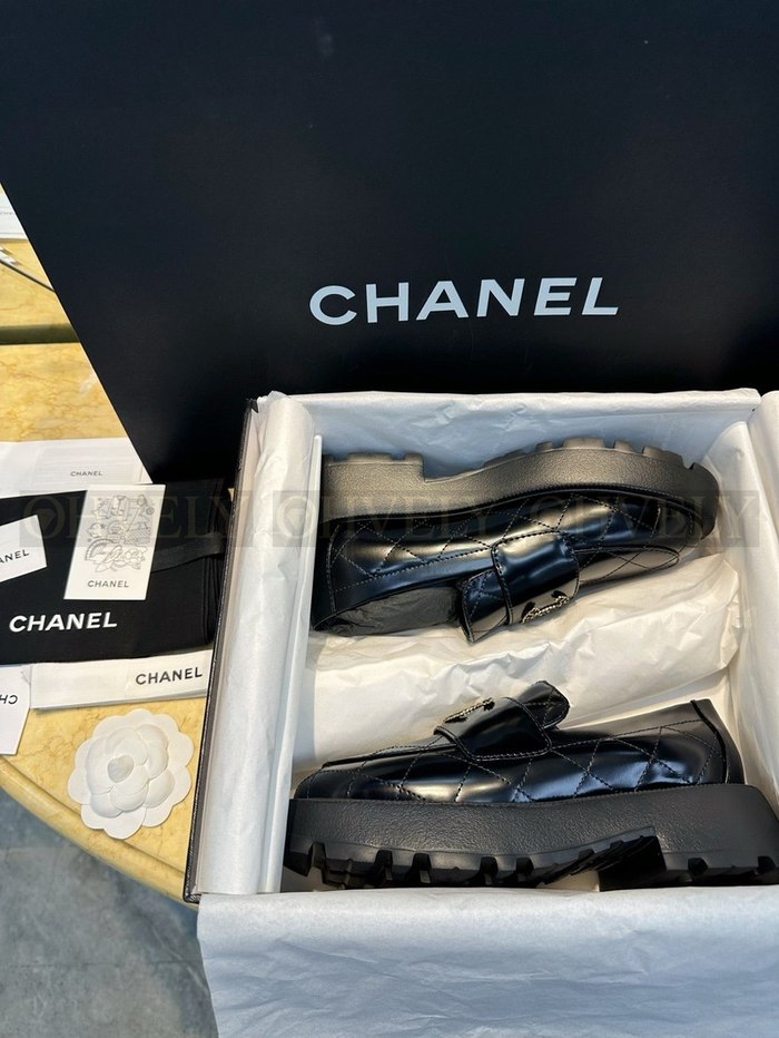 샤넬 24B 체인CC 로고 로퍼