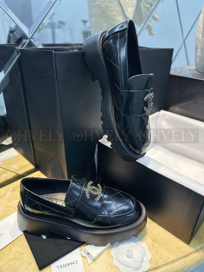 샤넬 24B 체인CC 로고 로퍼