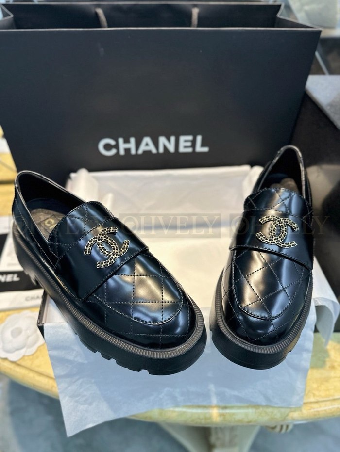 샤넬 24B 체인CC 로고 로퍼