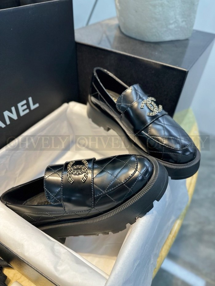 샤넬 24B 체인CC 로고 로퍼