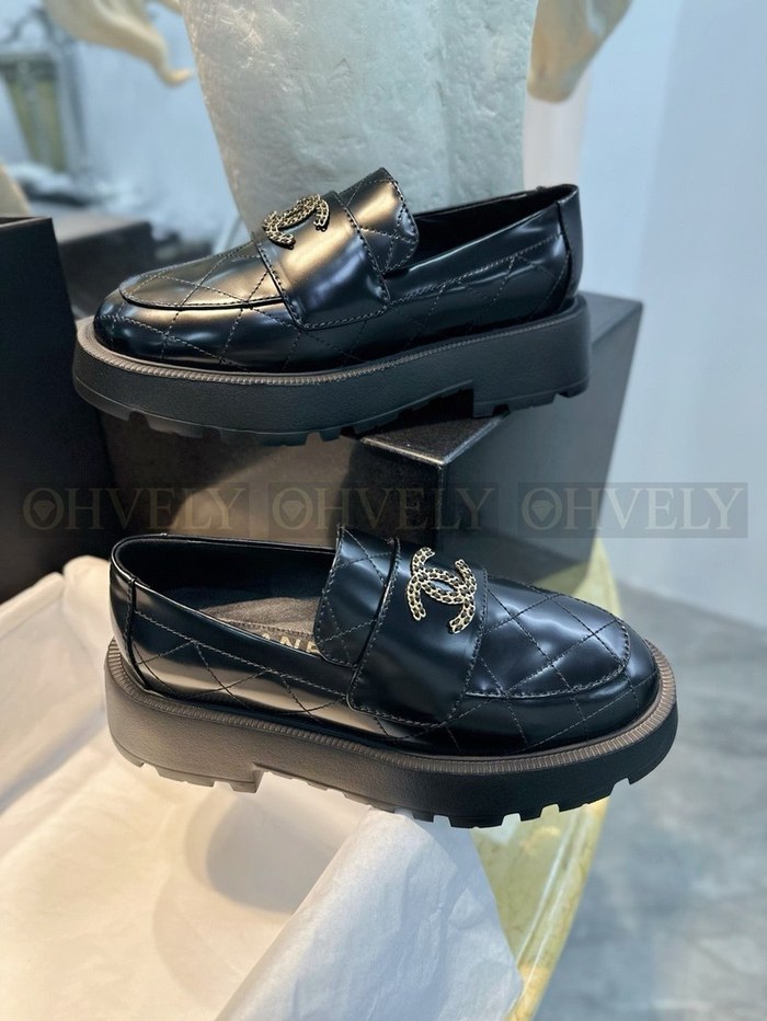 샤넬 24B 체인CC 로고 로퍼