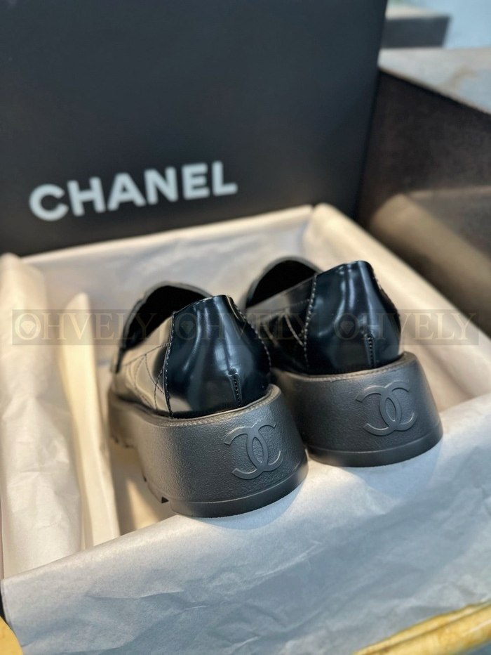 샤넬 24B 체인CC 로고 로퍼