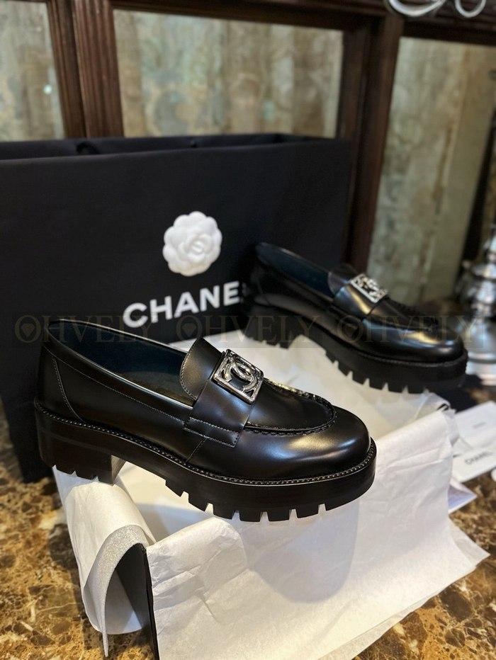 샤넬 23B CC로고 로퍼