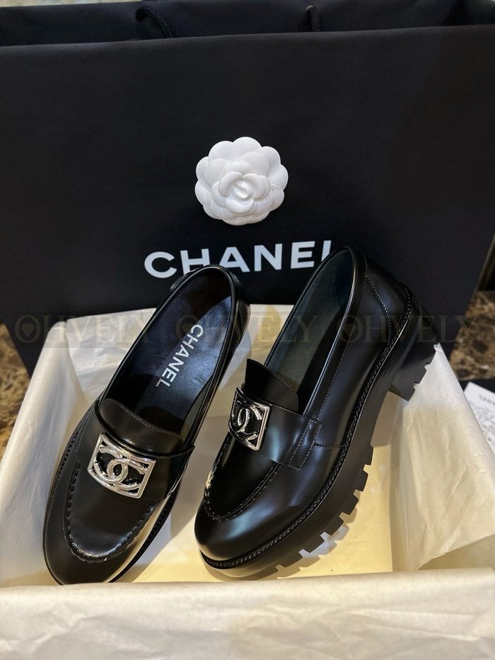 샤넬 23B CC로고 로퍼