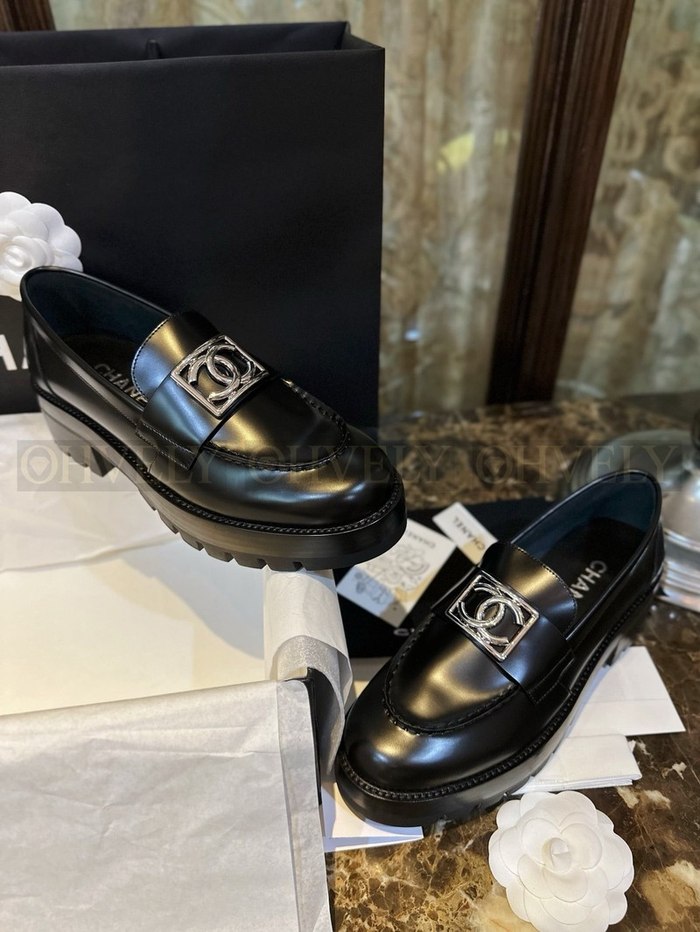 샤넬 23B CC로고 로퍼