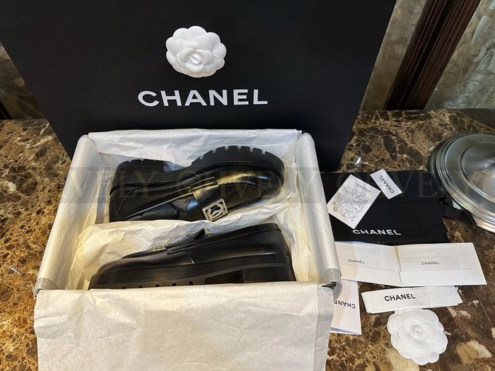 샤넬 23B CC로고 로퍼