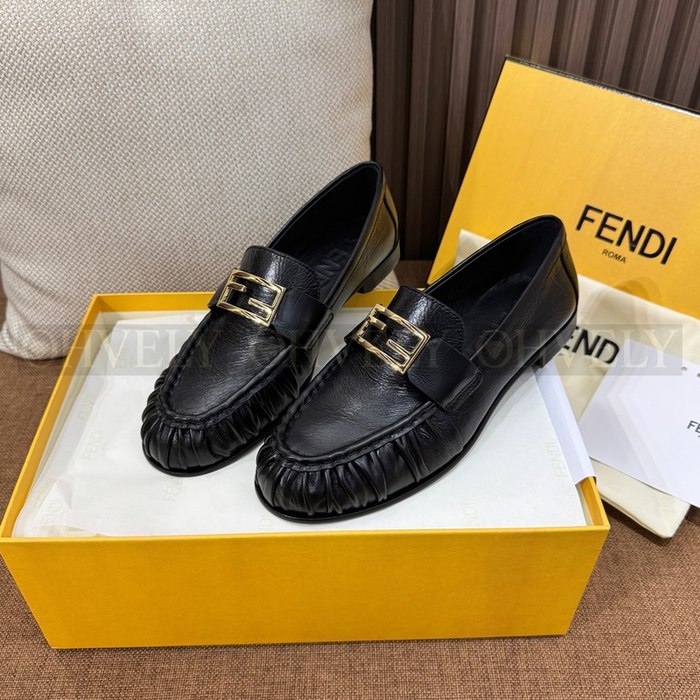 펜디 바게트 가죽 로퍼