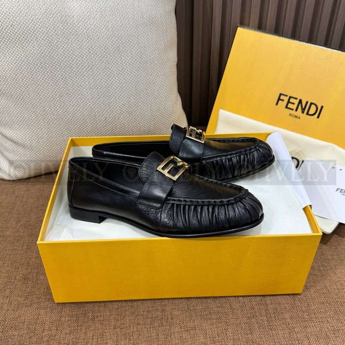 펜디 바게트 가죽 로퍼