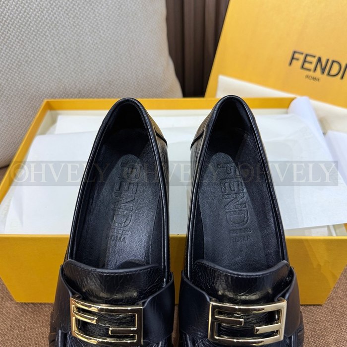 펜디 바게트 가죽 로퍼