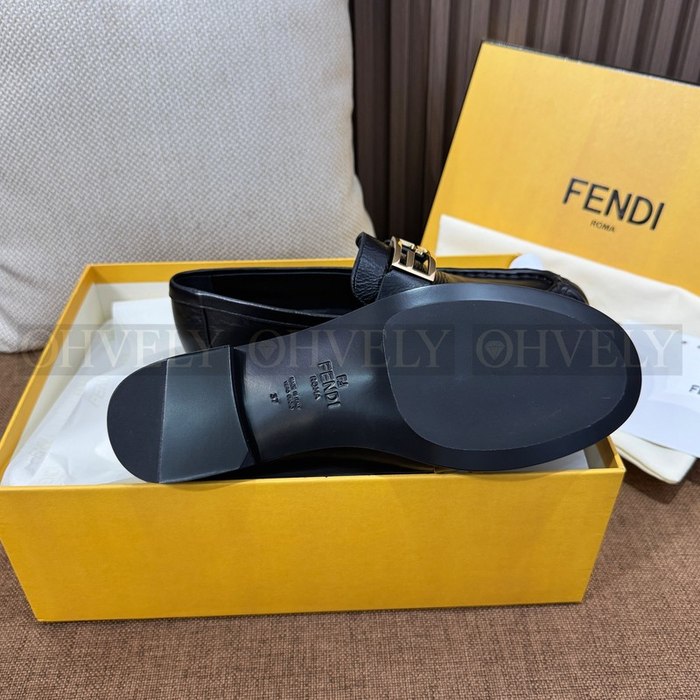 펜디 바게트 가죽 로퍼