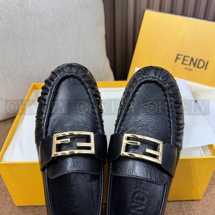 펜디 바게트 가죽 로퍼