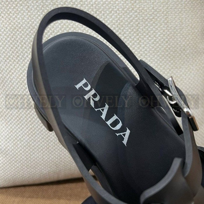 프라다 러버 모놀리스 샌들