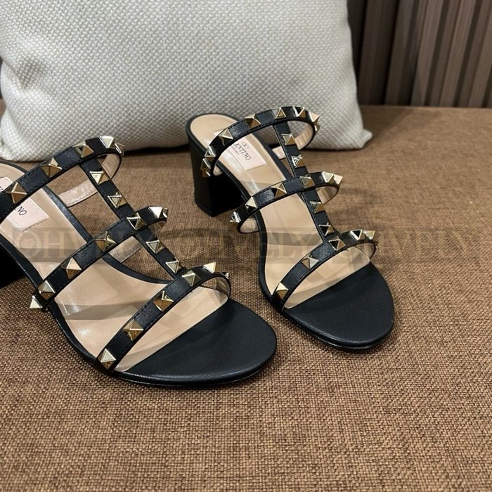 발렌티노 락스터드 슬라이드 샌들