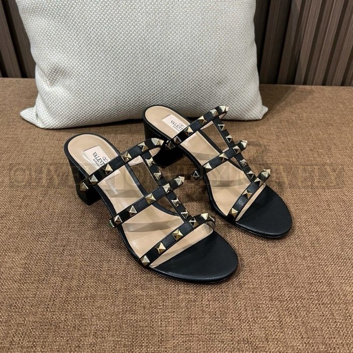 발렌티노 락스터드 슬라이드 샌들