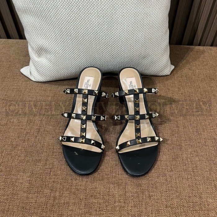 발렌티노 락스터드 슬라이드 샌들