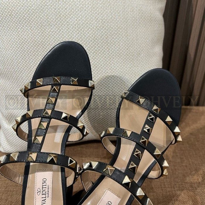 발렌티노 락스터드 슬라이드 샌들