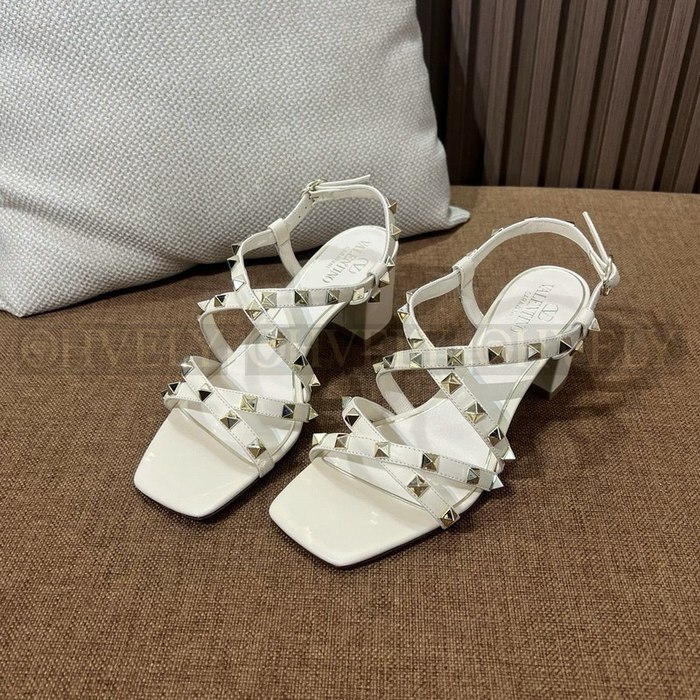 발렌티노 스터드 스트랩 샌들