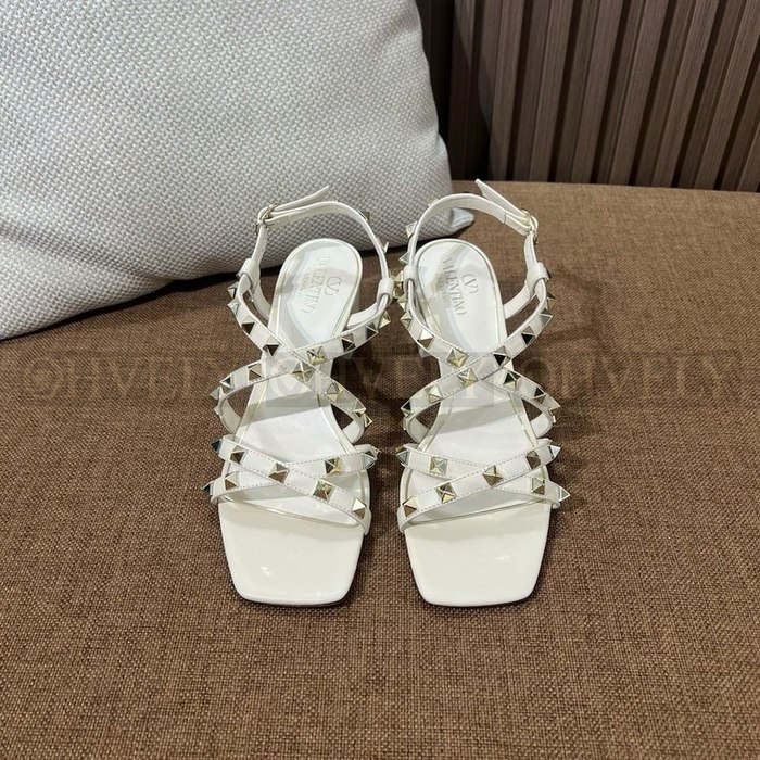 발렌티노 스터드 스트랩 샌들