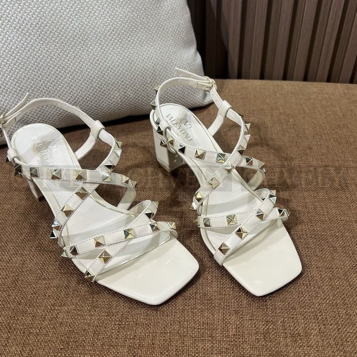 발렌티노 스터드 스트랩 샌들