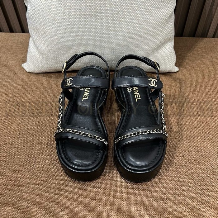 샤넬 퀄팅 웨지 체인 스트랩 샌들