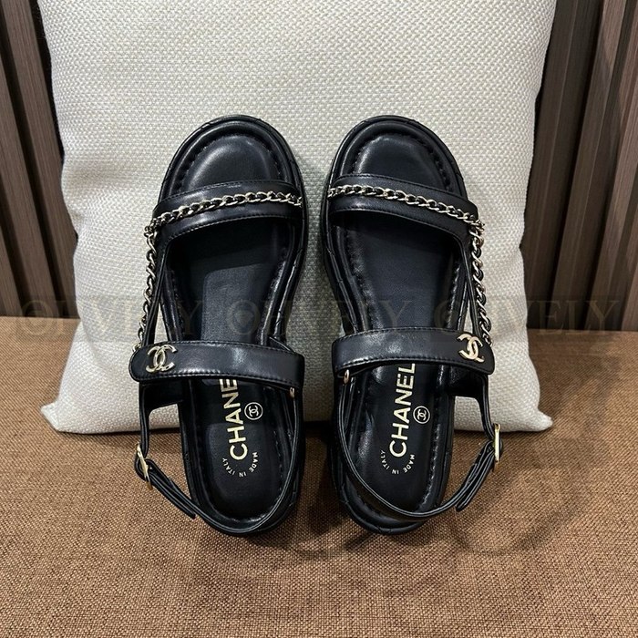 샤넬 퀄팅 웨지 체인 스트랩 샌들