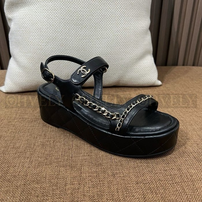 샤넬 퀄팅 웨지 체인 스트랩 샌들