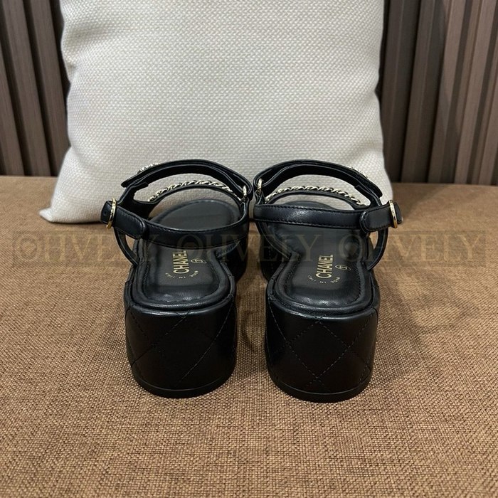 샤넬 퀄팅 웨지 체인 스트랩 샌들