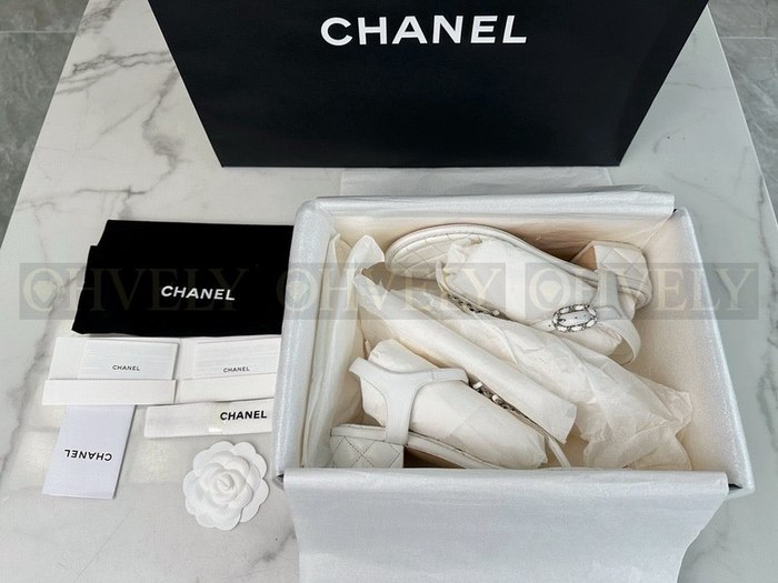 샤넬 클래식 CC로고 체인 스트랩 샌들