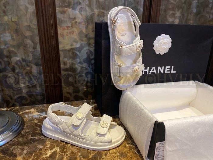 샤넬 CC 버튼 벨크로 샌들 캐비어