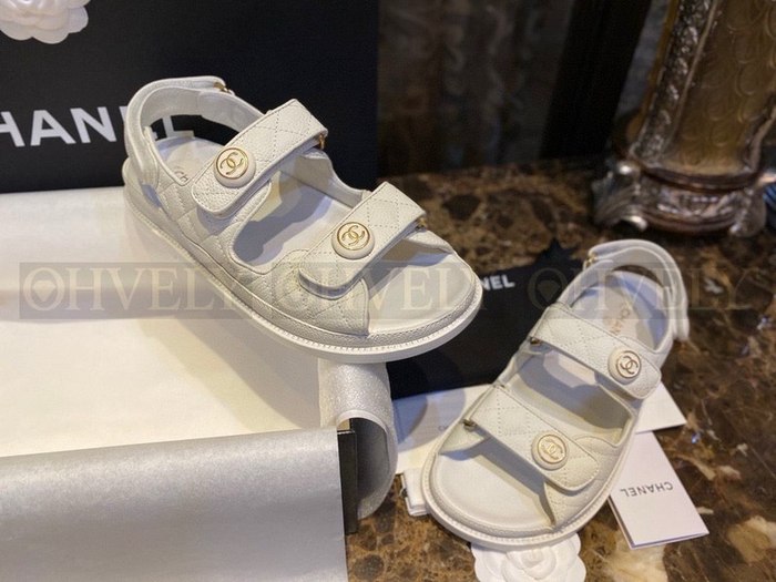 샤넬 CC 버튼 벨크로 샌들 캐비어
