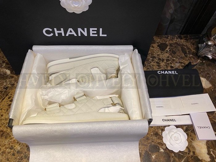 샤넬 CC 버튼 벨크로 샌들 캐비어