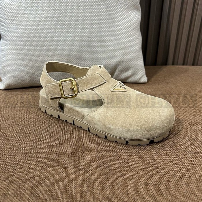 프라다 푸스베트 스웨이드 버클 샌들