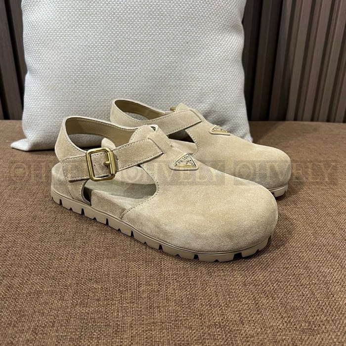 프라다 푸스베트 스웨이드 버클 샌들