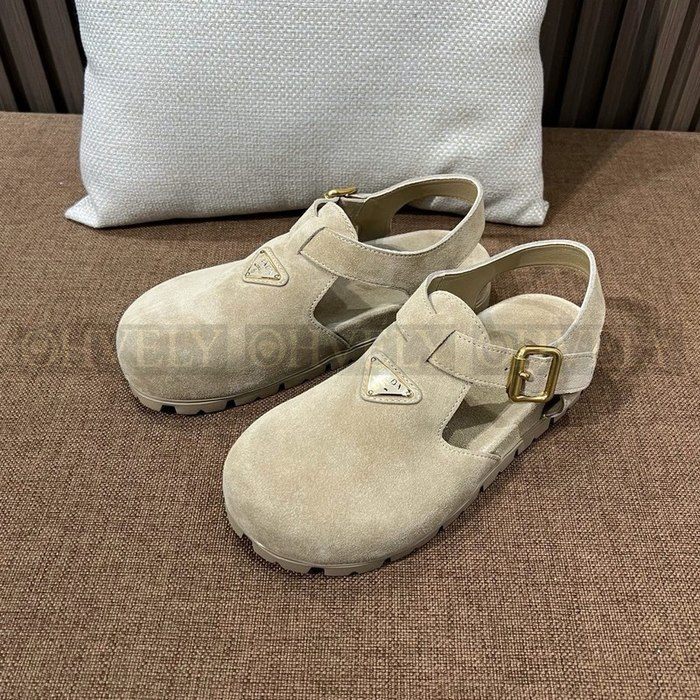 프라다 푸스베트 스웨이드 버클 샌들