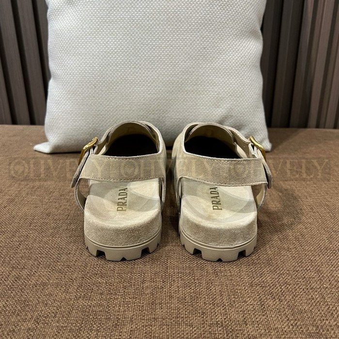 프라다 푸스베트 스웨이드 버클 샌들