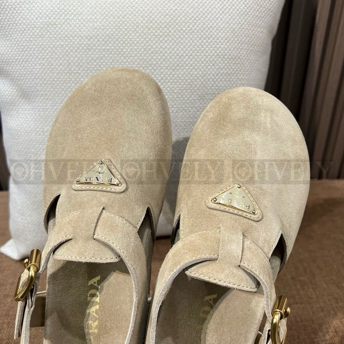 프라다 푸스베트 스웨이드 버클 샌들